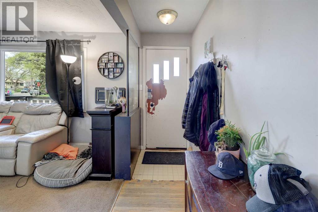 2 Butler Crescent Nw, Calgary, Alberta  T2L 1K3 - Photo 5 - A2209823