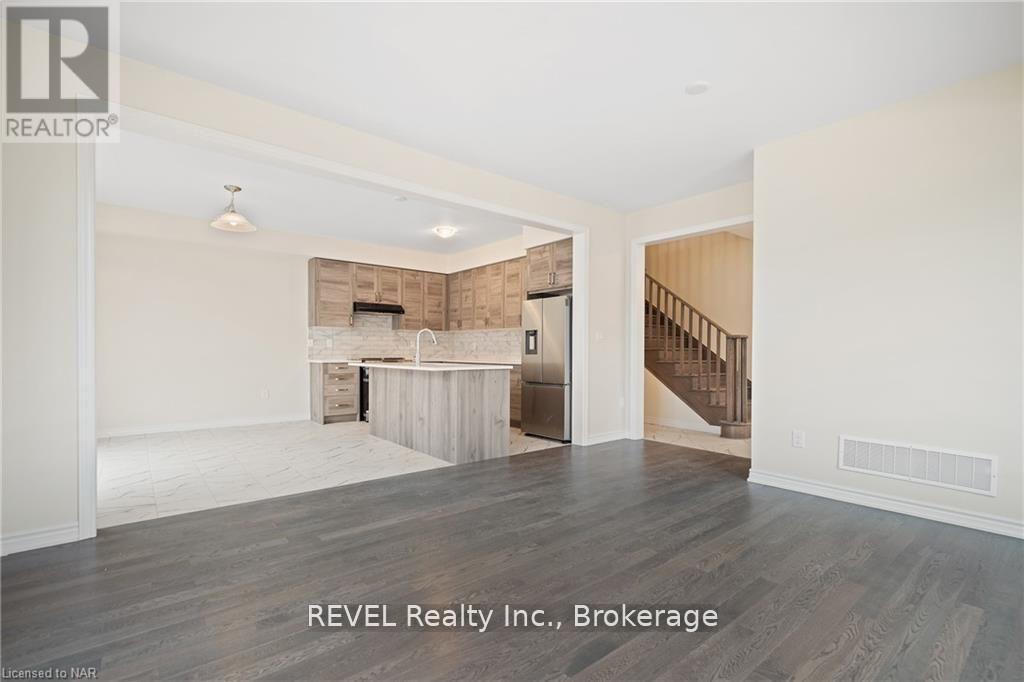 71 Sun Haven Lane, Thorold, Ontario  L2V 0K7 - Photo 11 - X12148385