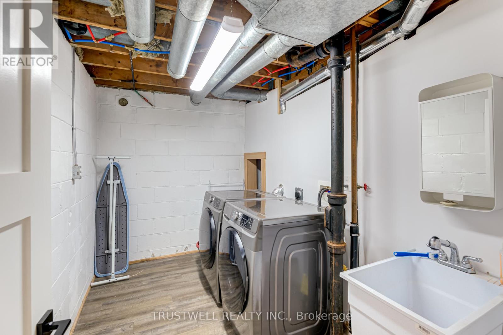 101 Wincott Drive, Toronto, Ontario  M9R 2P5 - Photo 39 - W12147553