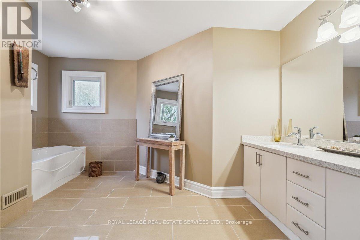 2317 Carpenters Circle, Oakville, Ontario  L6M 3C7 - Photo 28 - W12145090