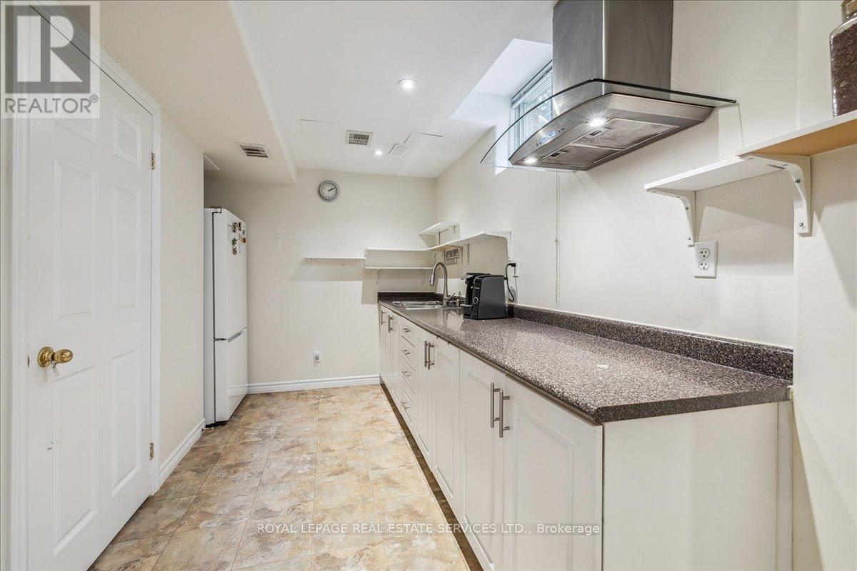 2317 Carpenters Circle, Oakville, Ontario  L6M 3C7 - Photo 38 - W12145090