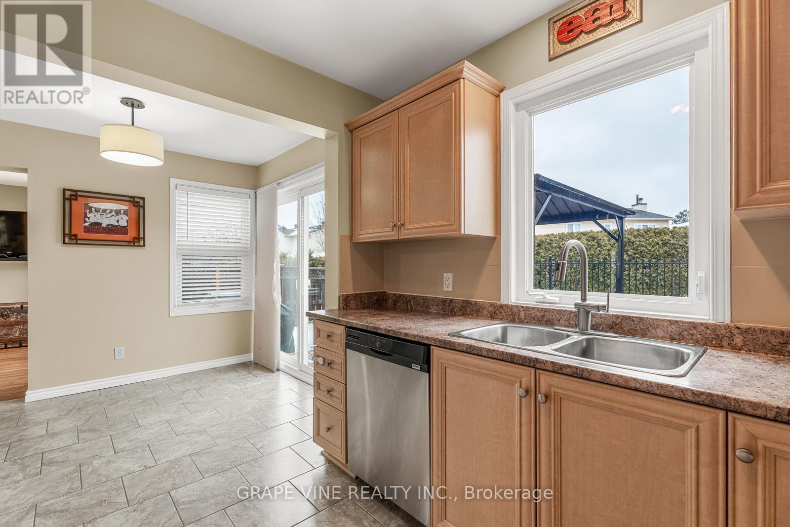 1651 Westport Crescent, Ottawa, Ontario  K1C 6C4 - Photo 12 - X12063842