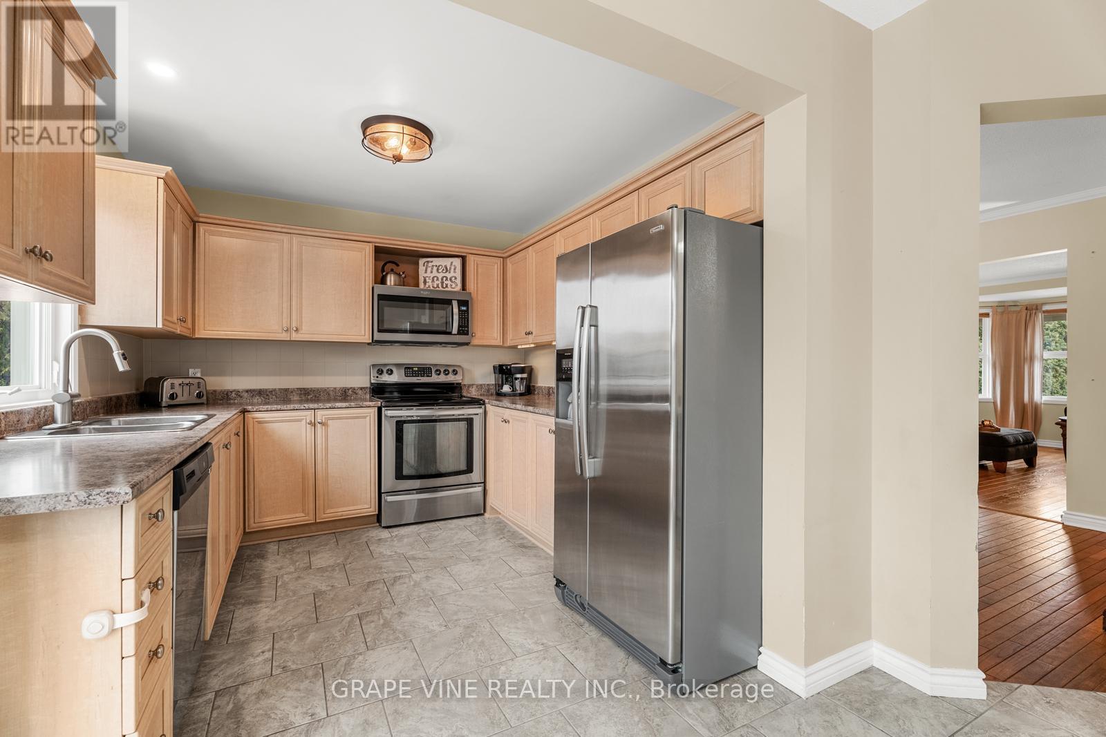 1651 Westport Crescent, Ottawa, Ontario  K1C 6C4 - Photo 11 - X12063842