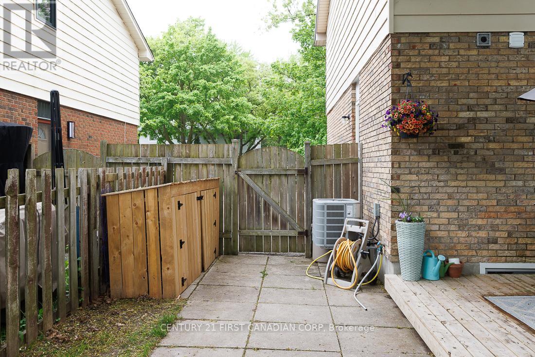 44 Sasha Crescent, London South (South X), Ontario  N6E 2M5 - Photo 35 - X12148076