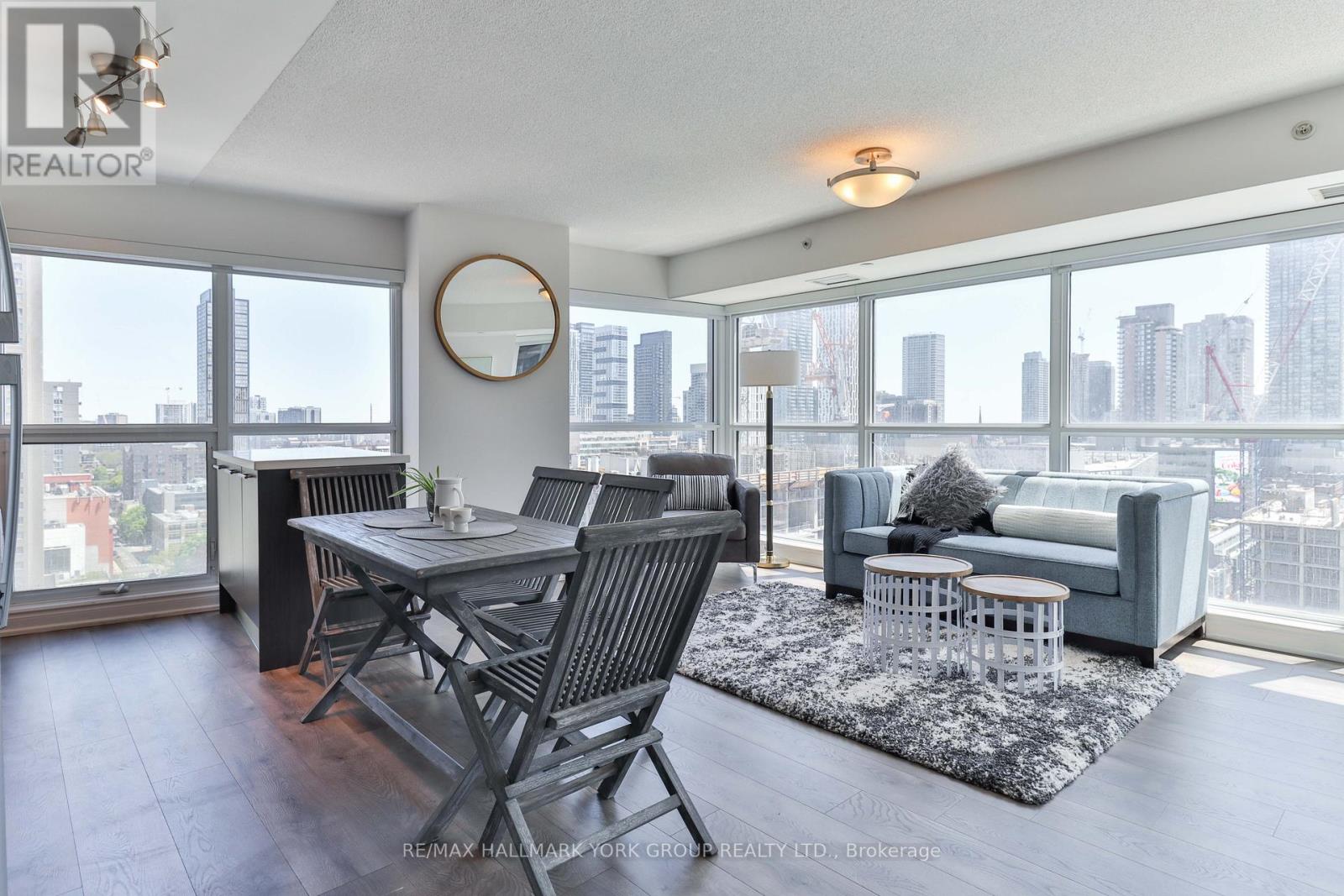 1607 - 386 YONGE STREET, Toronto, Ontario