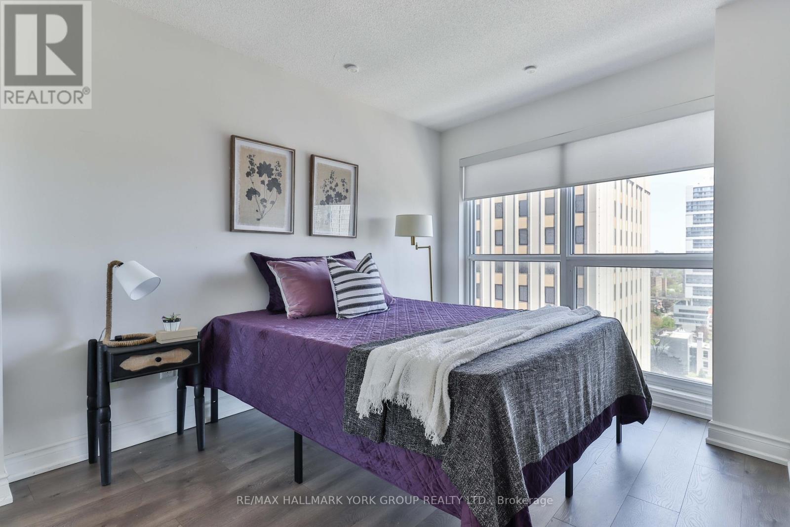 1607 - 386 Yonge Street, Toronto, Ontario  M5B 0A5 - Photo 13 - C12148215