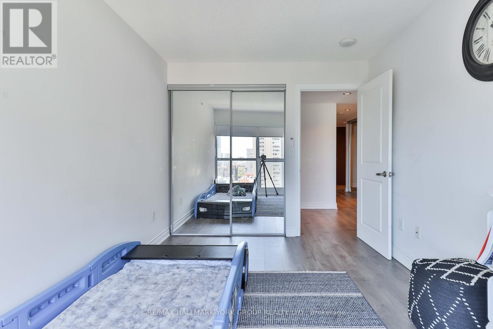 1607 - 386 Yonge Street, Toronto, Ontario  M5B 0A5 - Photo 16 - C12148215