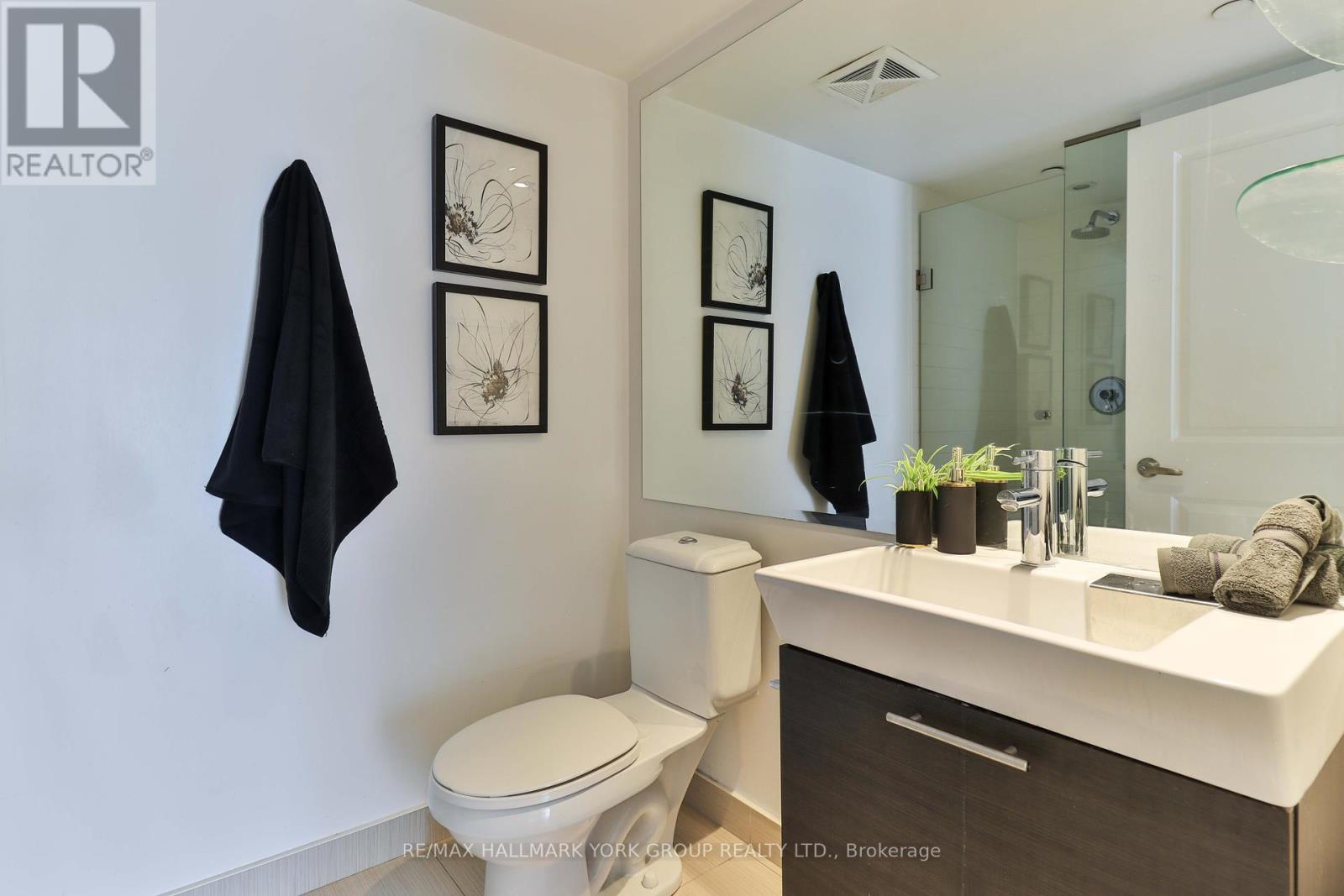 1607 - 386 Yonge Street, Toronto, Ontario  M5B 0A5 - Photo 17 - C12148215