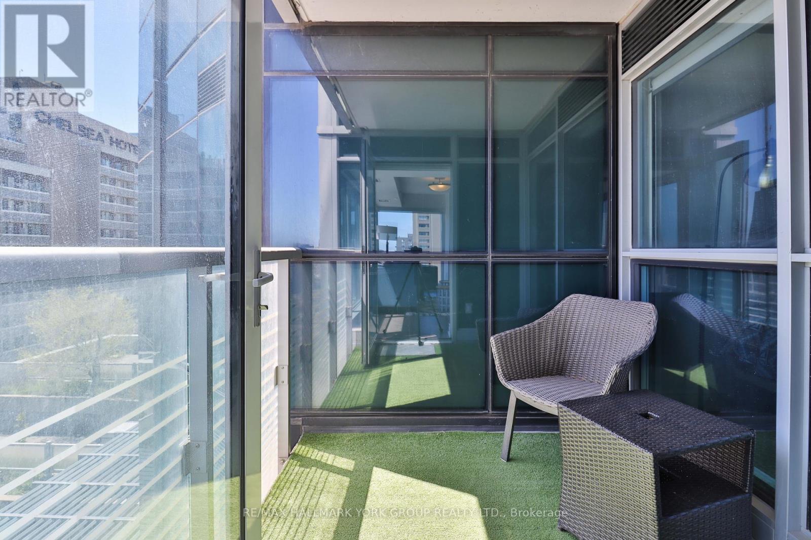 1607 - 386 Yonge Street, Toronto, Ontario  M5B 0A5 - Photo 18 - C12148215