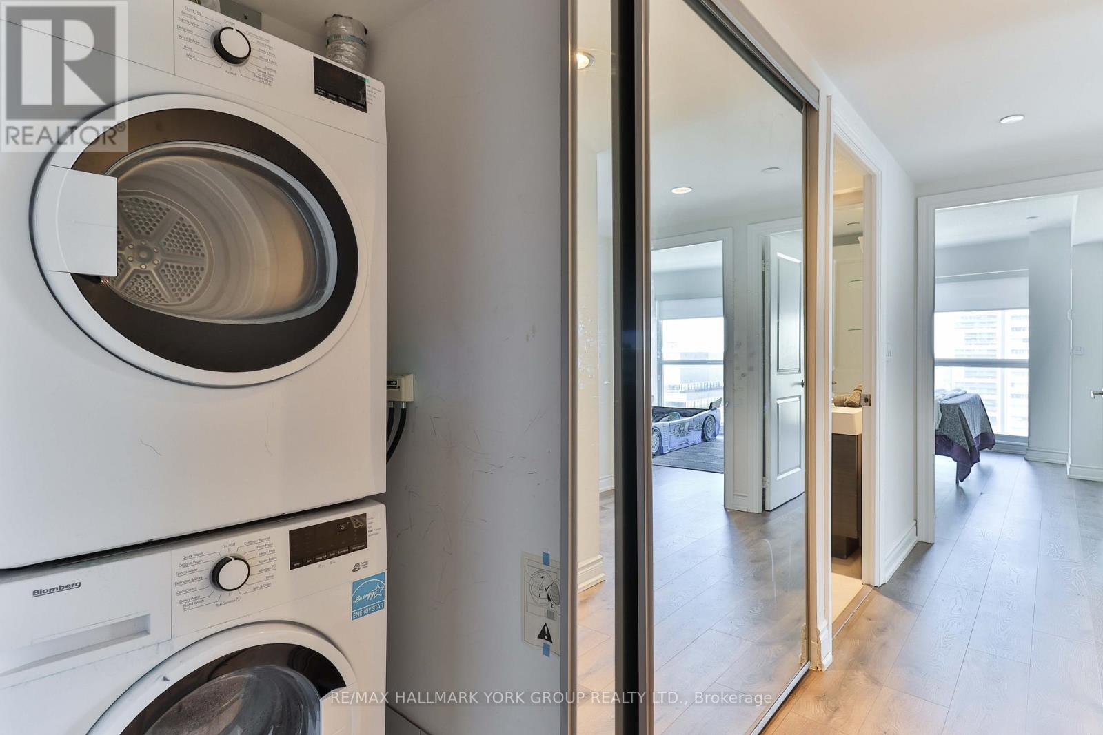 1607 - 386 Yonge Street, Toronto, Ontario  M5B 0A5 - Photo 19 - C12148215