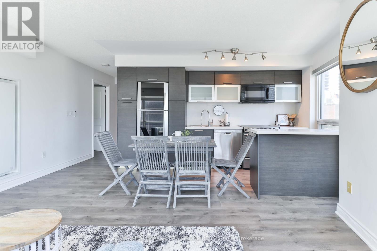 1607 - 386 Yonge Street, Toronto, Ontario  M5B 0A5 - Photo 4 - C12148215