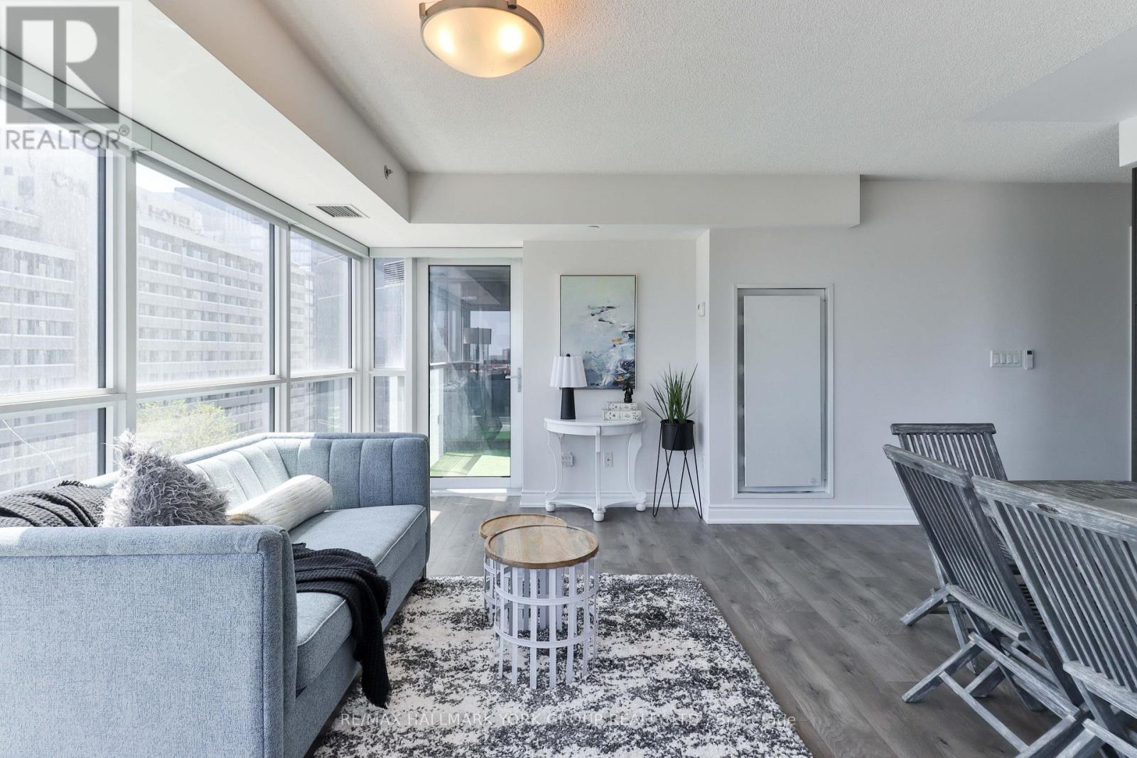 1607 - 386 Yonge Street, Toronto, Ontario  M5B 0A5 - Photo 5 - C12148215