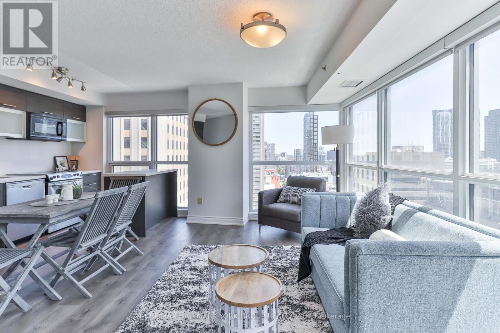 1607 - 386 Yonge Street, Toronto, Ontario  M5B 0A5 - Photo 6 - C12148215