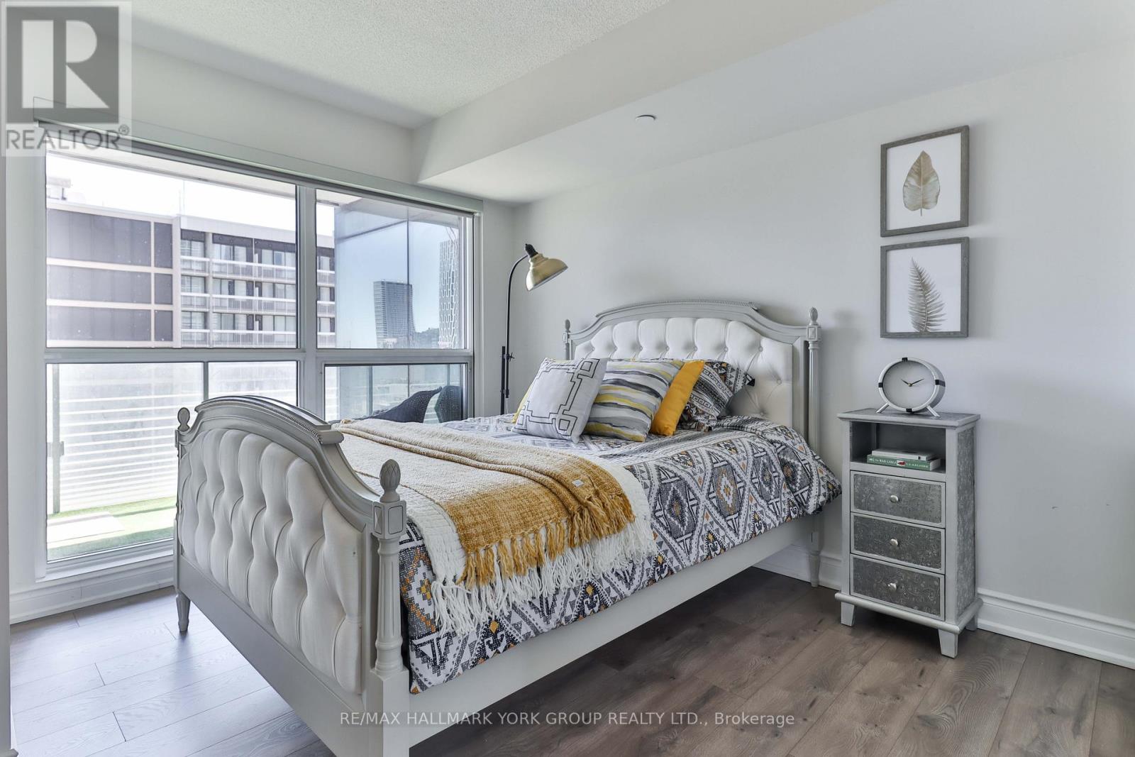 1607 - 386 Yonge Street, Toronto, Ontario  M5B 0A5 - Photo 9 - C12148215