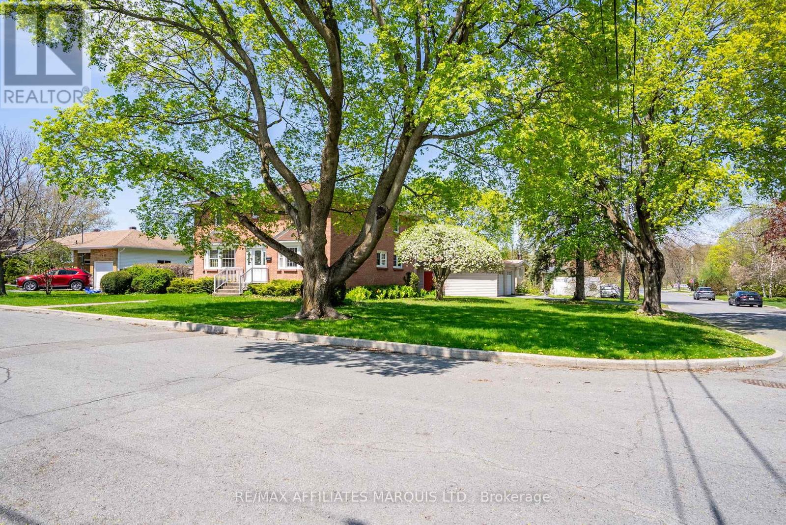 Property at 1403 JANE STREET image 2