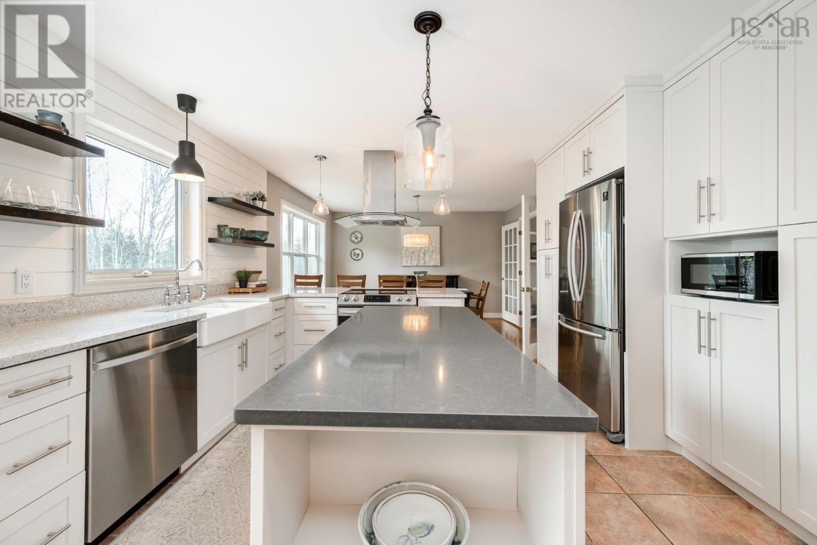 Property at 372 St. George Boulevard image 3