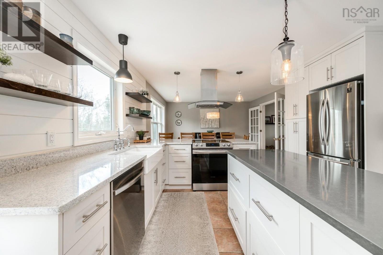 Property at 372 St. George Boulevard image 4