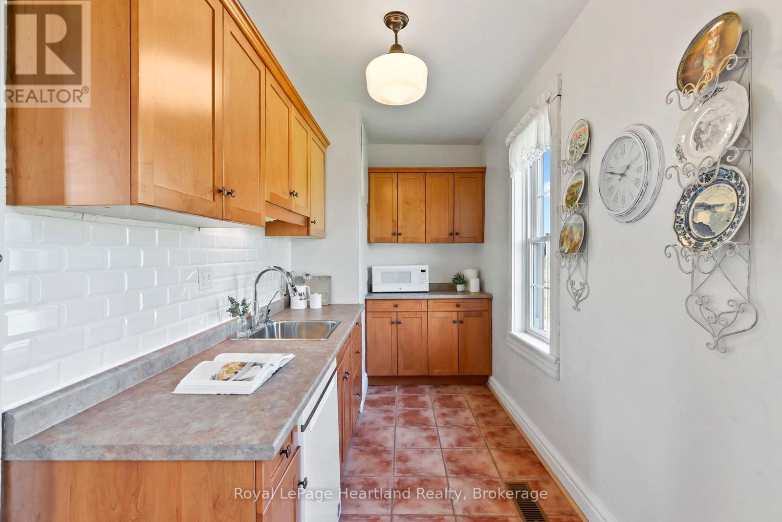 89739 Belmore Line, Howick, Ontario  N0G 2X0 - Photo 16 - X12148383