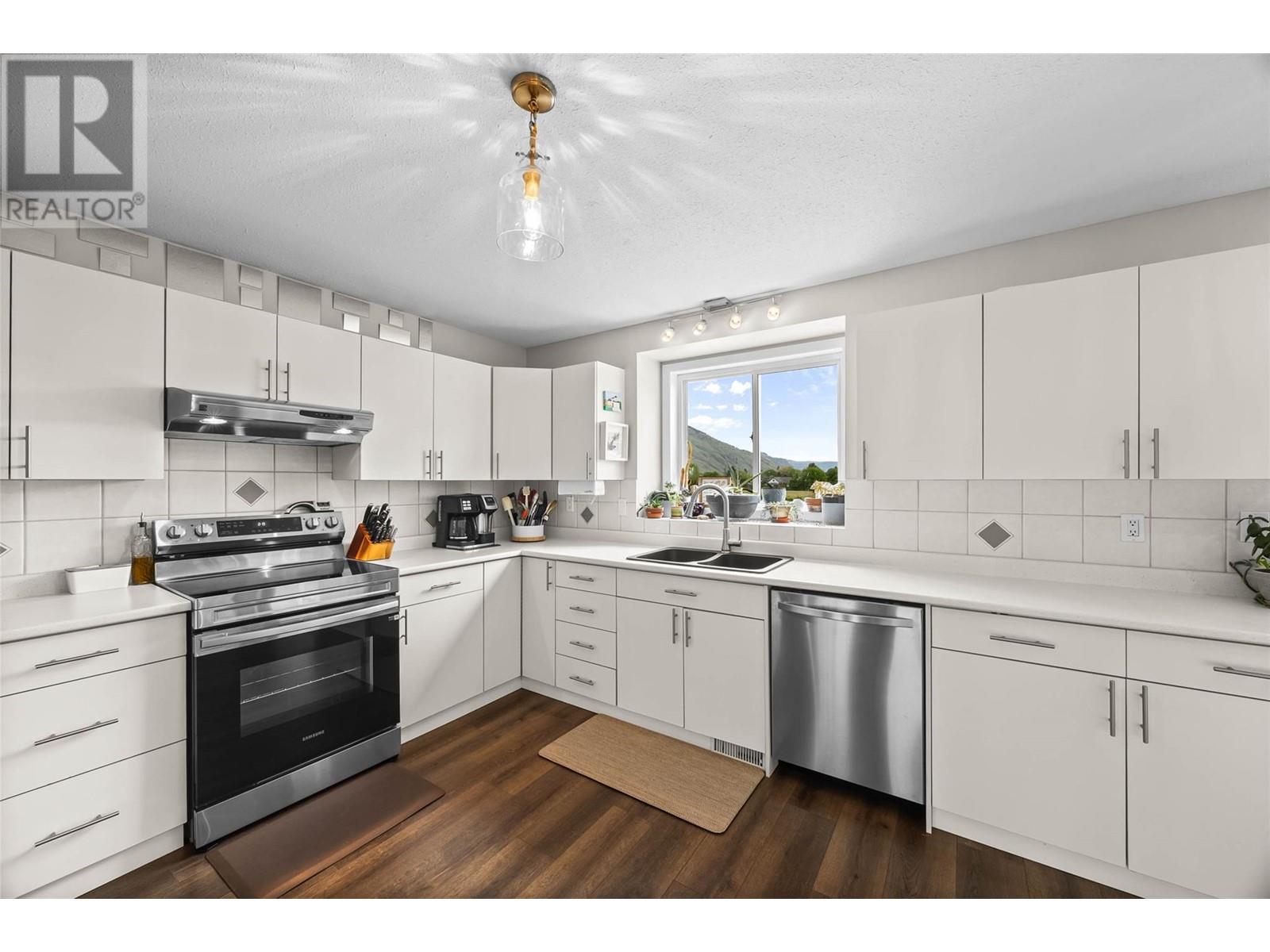Property at 943 Bebek Road image 2