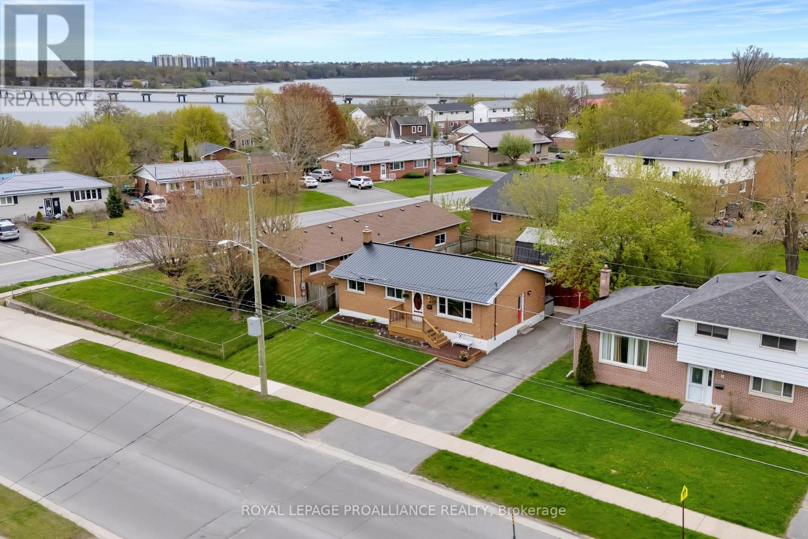 Property at 54 WELLER AVENUE image 3