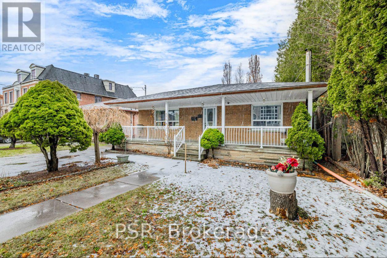101 Hillmount Avenue, Toronto, Ontario  M6B 1X5 - Photo 3 - C12148351