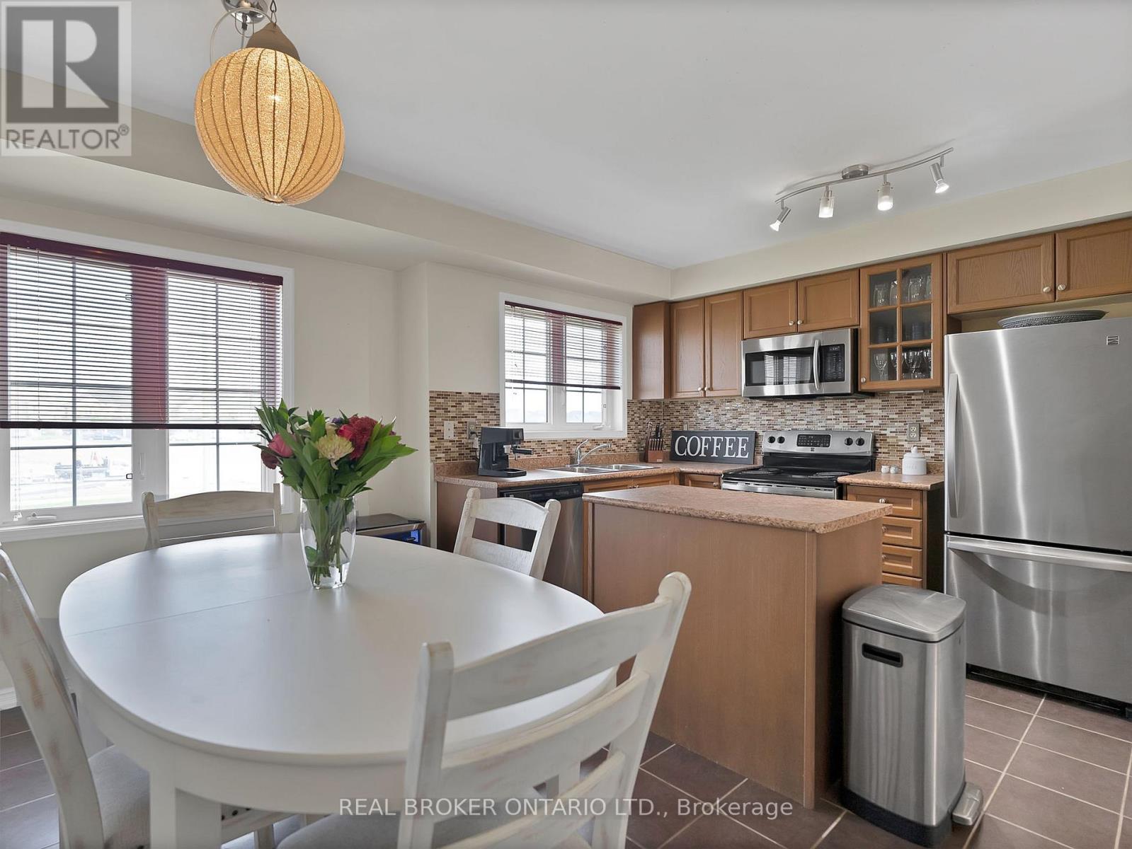 505 Rossland Road E, Ajax (Central East), Ontario  L1Z 0K8 - Photo 16 - E12148347