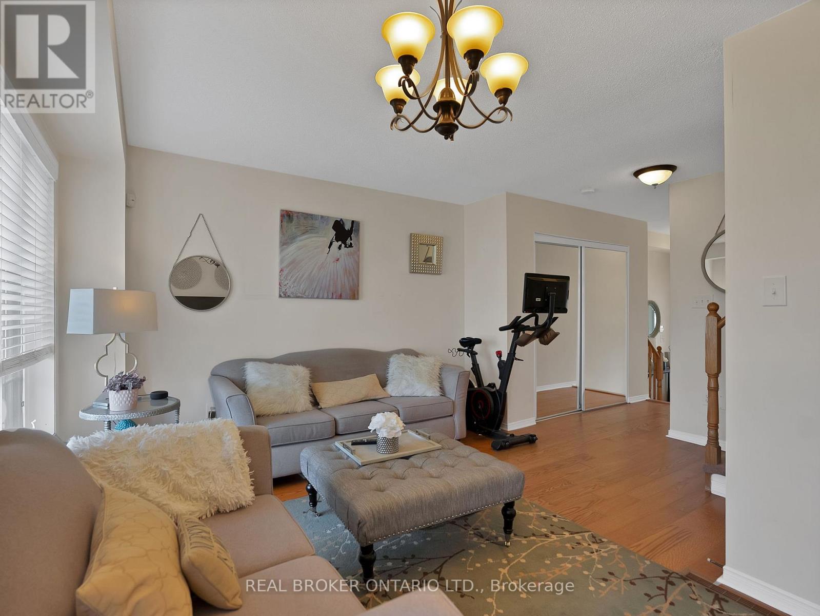 Property at 505 ROSSLAND ROAD E image 5