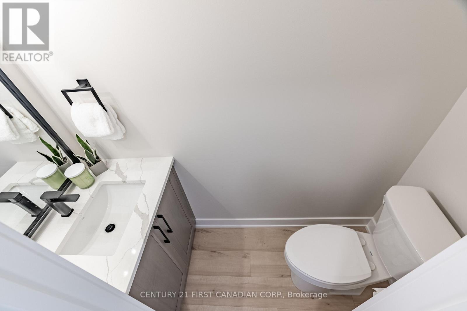38 Postma Crescent, North Middlesex, Ontario  N0M 1A0 - Photo 8 - X12041389