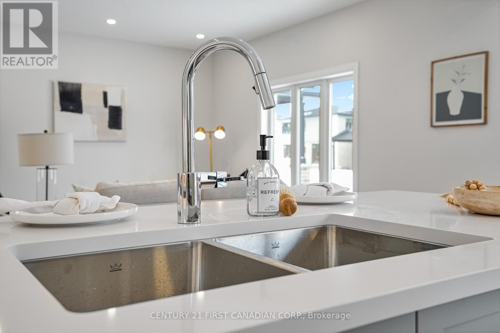 113 Atkinson Street, North Middlesex (Alisa Craig), Ontario  N0M 1A0 - Photo 7 - X12134854