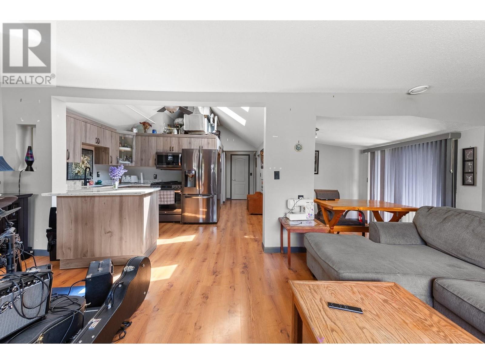 545 Roanoke Avenue, Kelowna, British Columbia  V1Y 7K6 - Photo 4 - 10347927