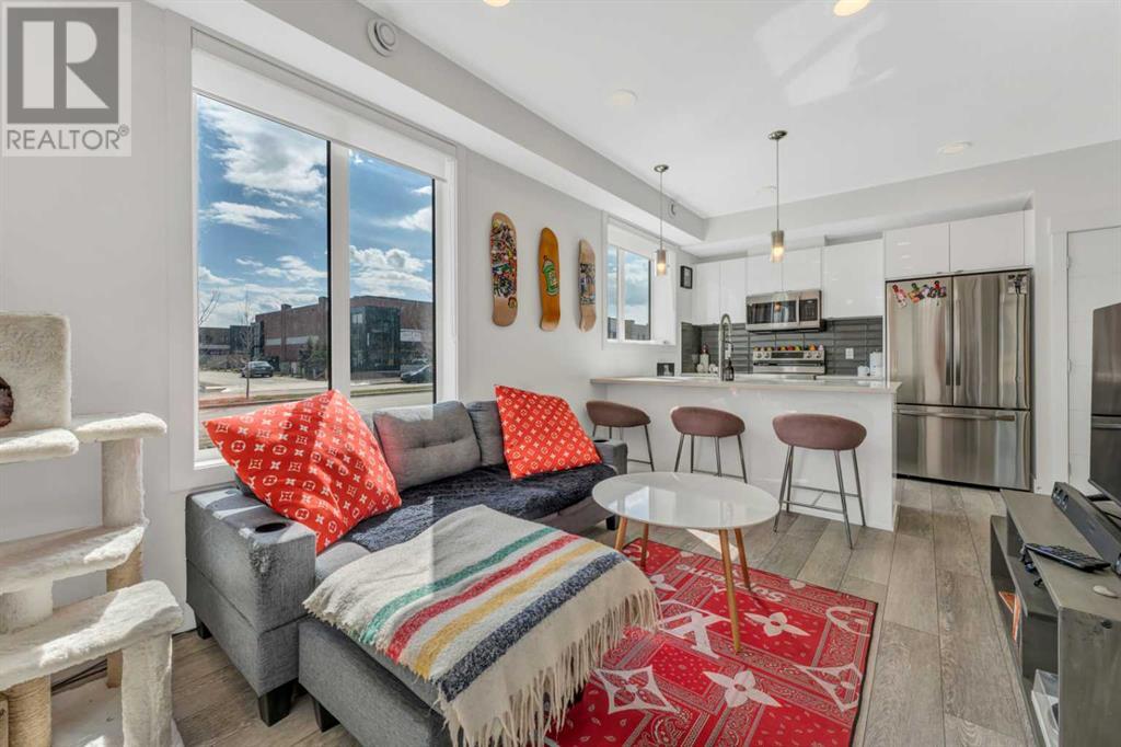 Property at 512, 10060 46 Street NE image 3