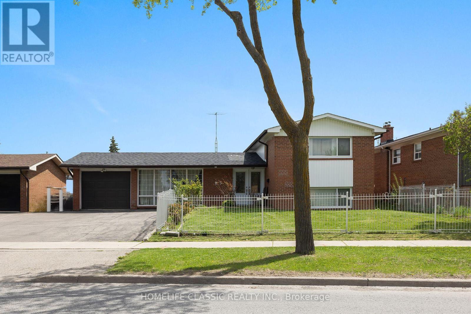 83 JOHN GARLAND BOULEVARD, Toronto, Ontario