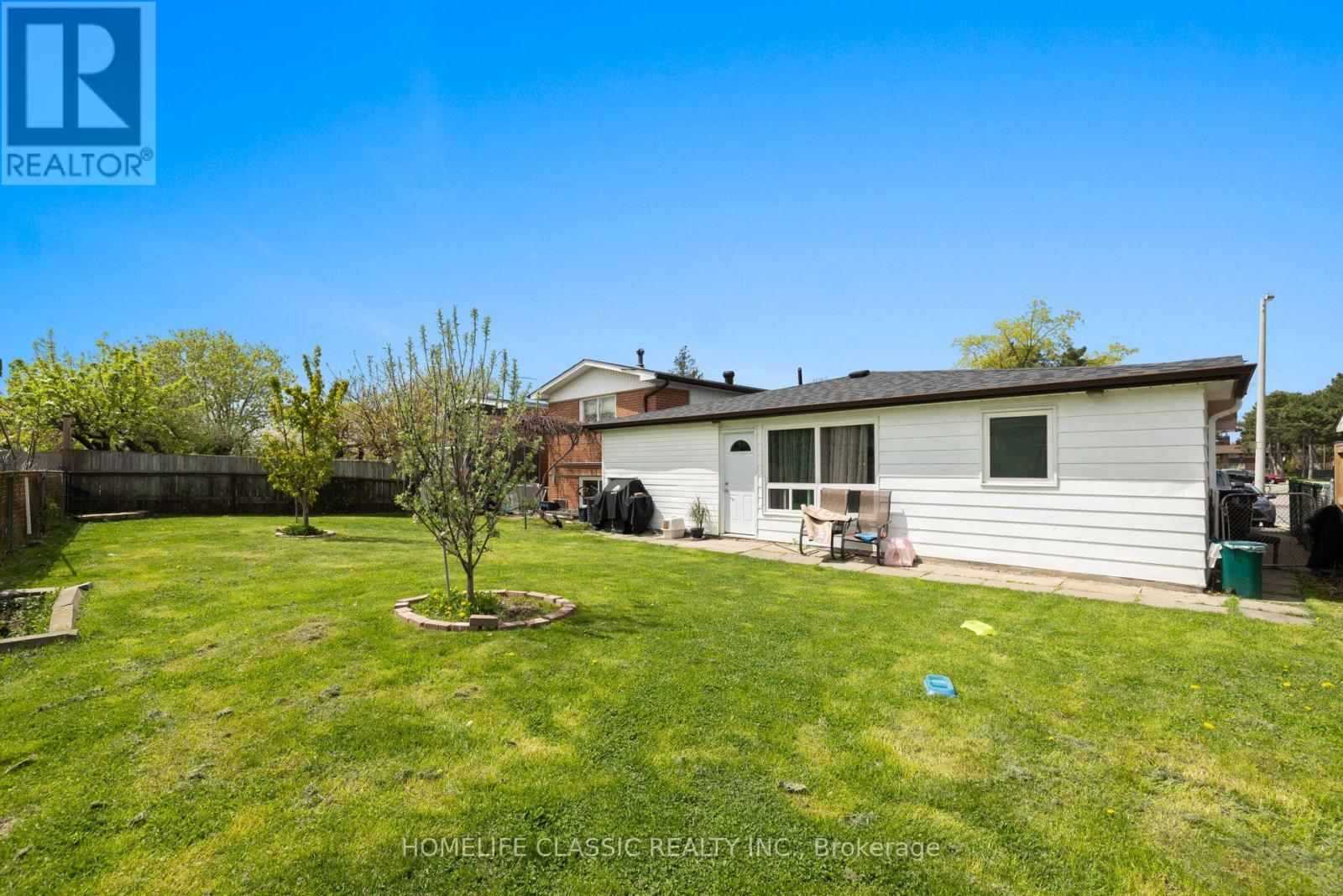 83 John Garland Boulevard, Toronto, Ontario  M9V 1N5 - Photo 19 - W12148234