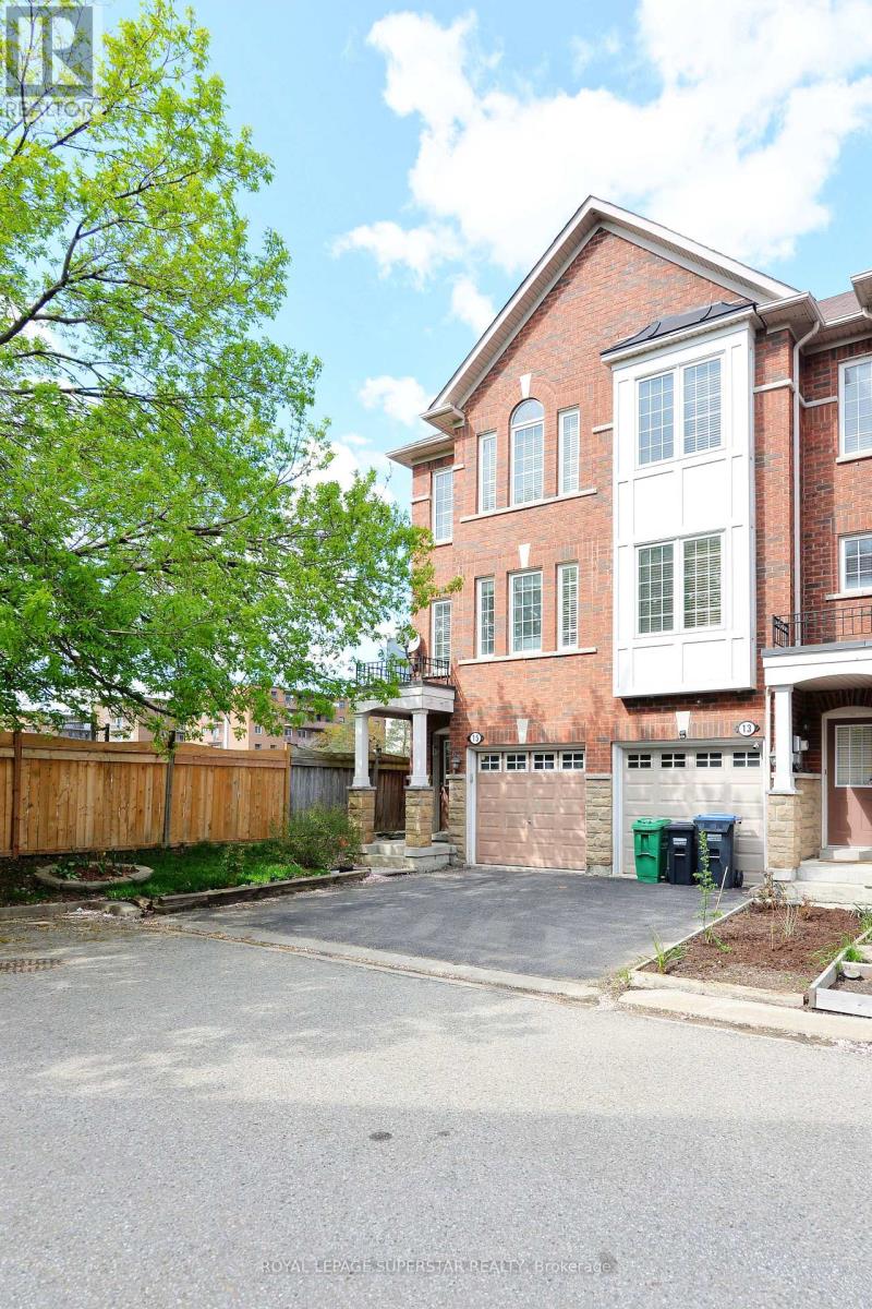 15 Gemstone Lane, Brampton, Ontario  L6X 0H1 - Photo 2 - W12148256