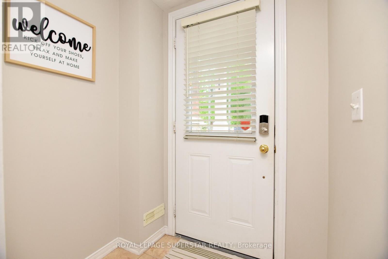 15 Gemstone Lane, Brampton, Ontario  L6X 0H1 - Photo 4 - W12148256