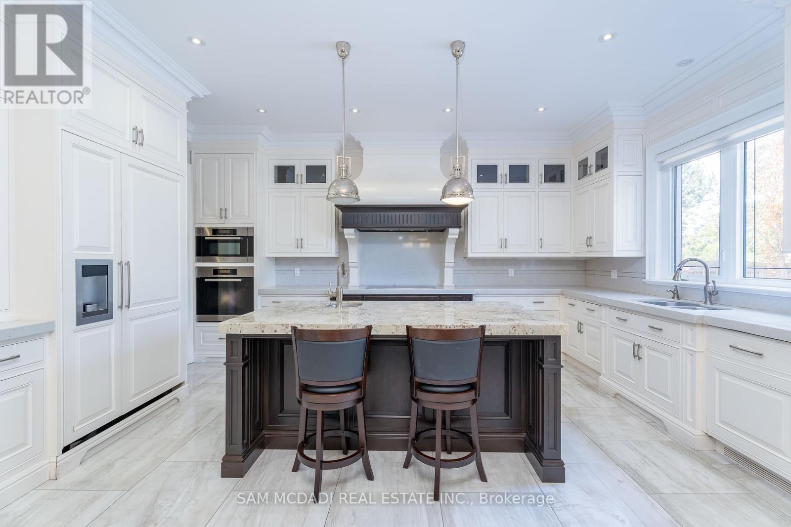 1689 Carolyn Road, Mississauga, Ontario  L5M 2C9 - Photo 12 - W12148264