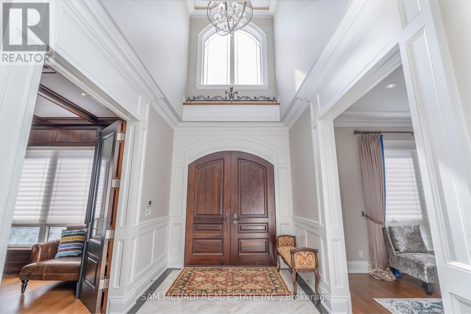 1689 Carolyn Road, Mississauga, Ontario  L5M 2C9 - Photo 3 - W12148264