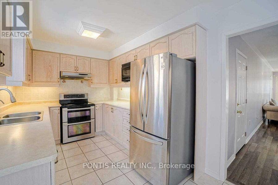 Upper - 28 Stable Gate Parkway N, Brampton, Ontario  L7A 1R5 - Photo 2 - W12148273