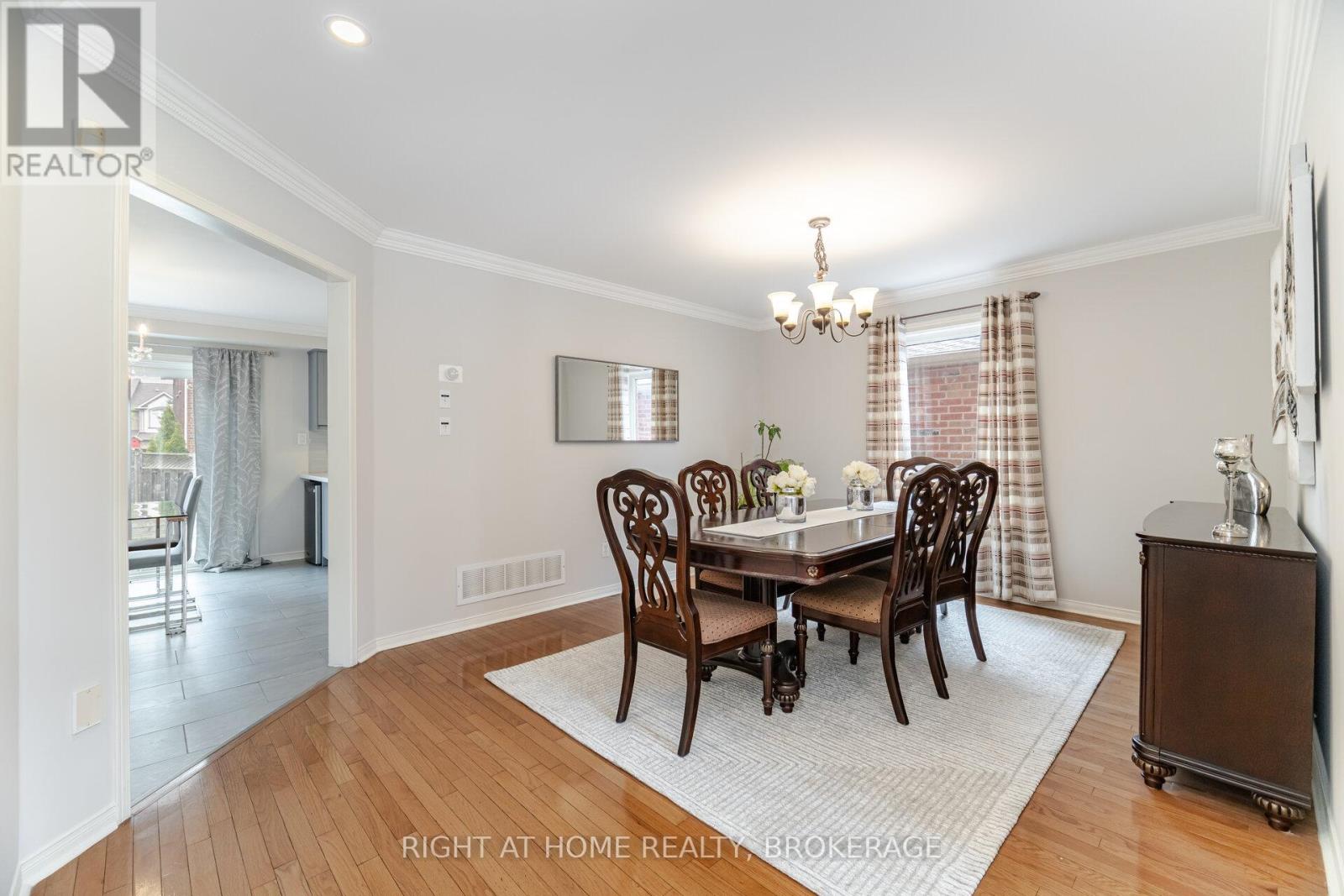 5467 Blue Spruce Avenue, Burlington, Ontario  L7L 7C6 - Photo 11 - W12148306