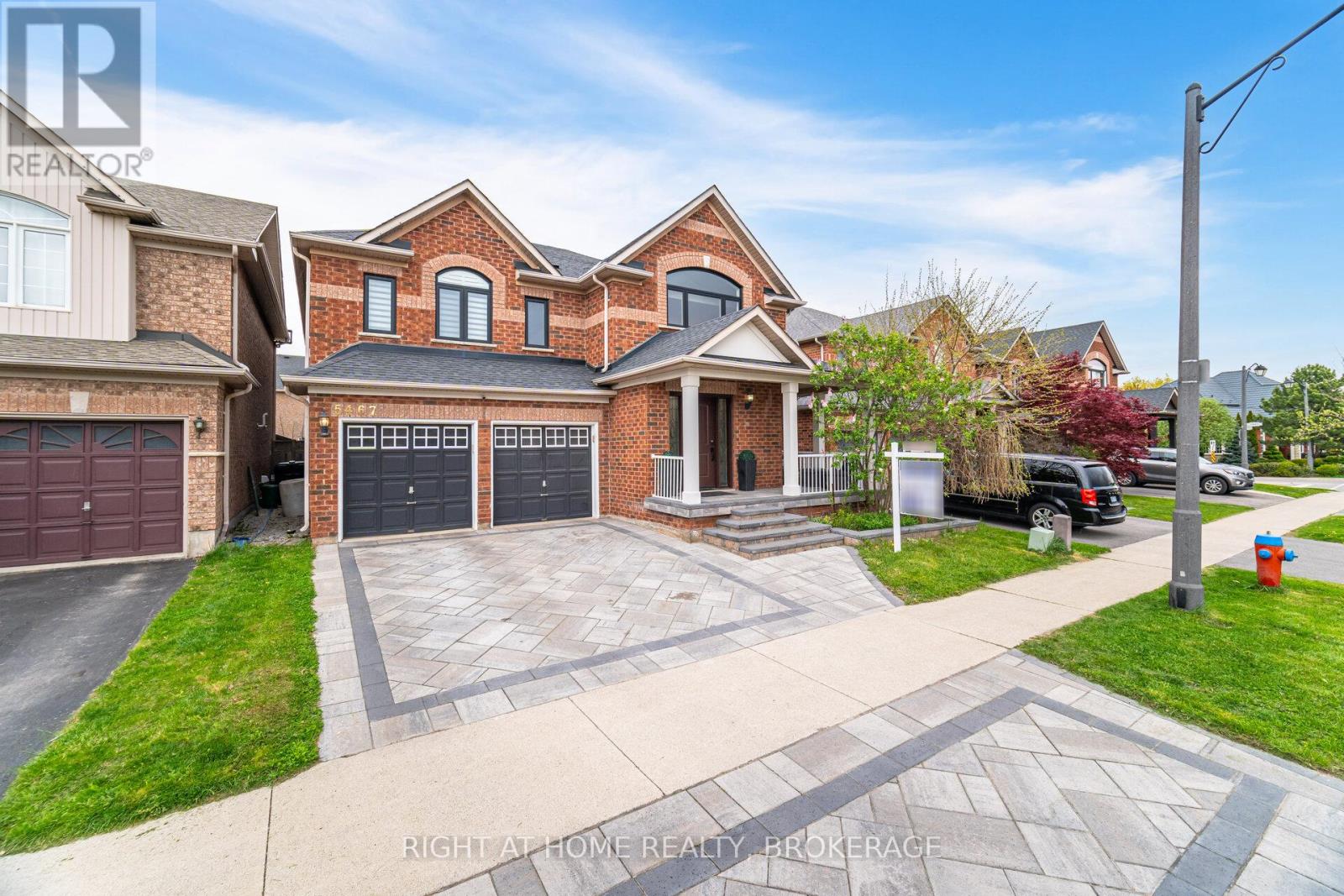 5467 Blue Spruce Avenue, Burlington, Ontario  L7L 7C6 - Photo 2 - W12148306