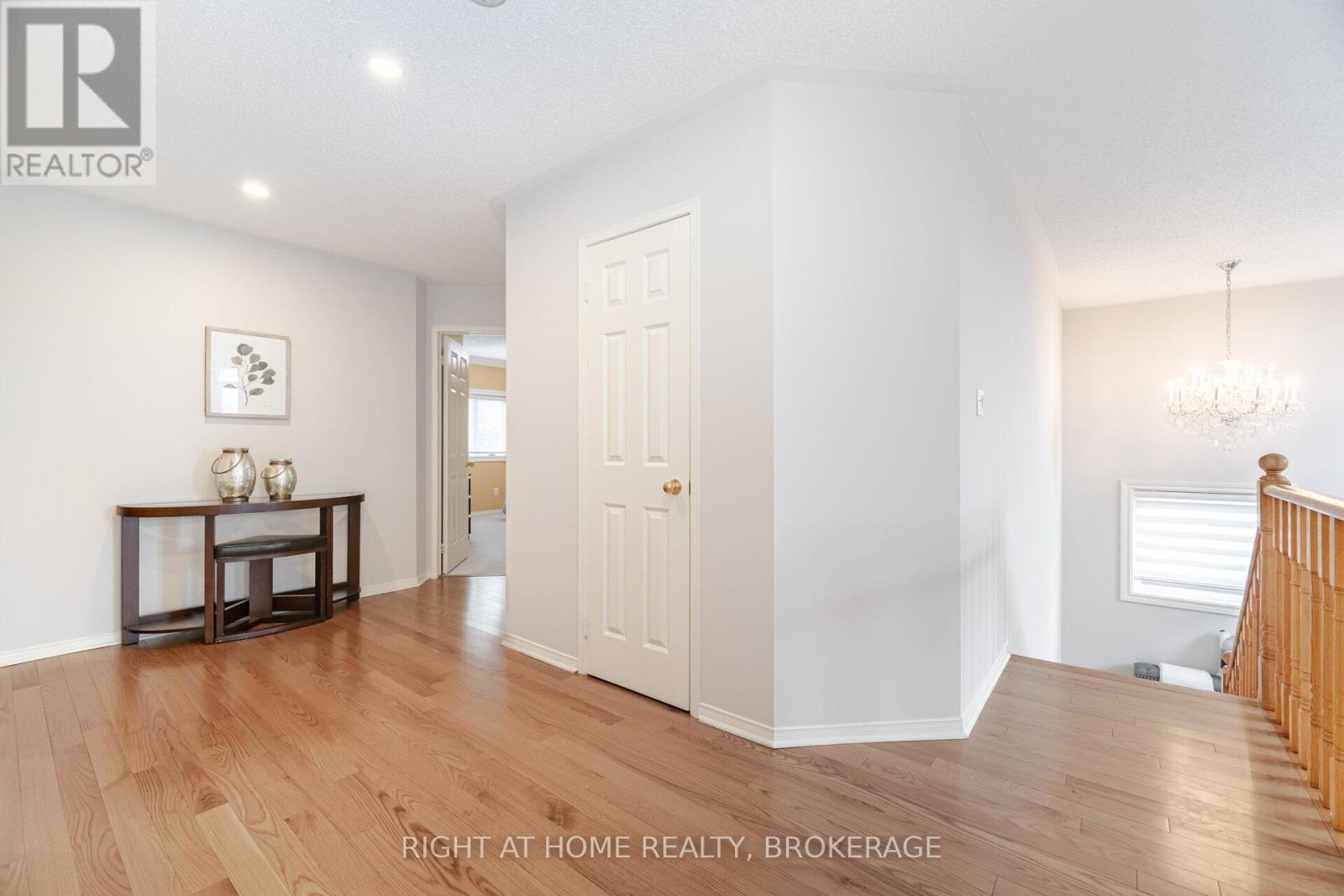 5467 Blue Spruce Avenue, Burlington, Ontario  L7L 7C6 - Photo 26 - W12148306