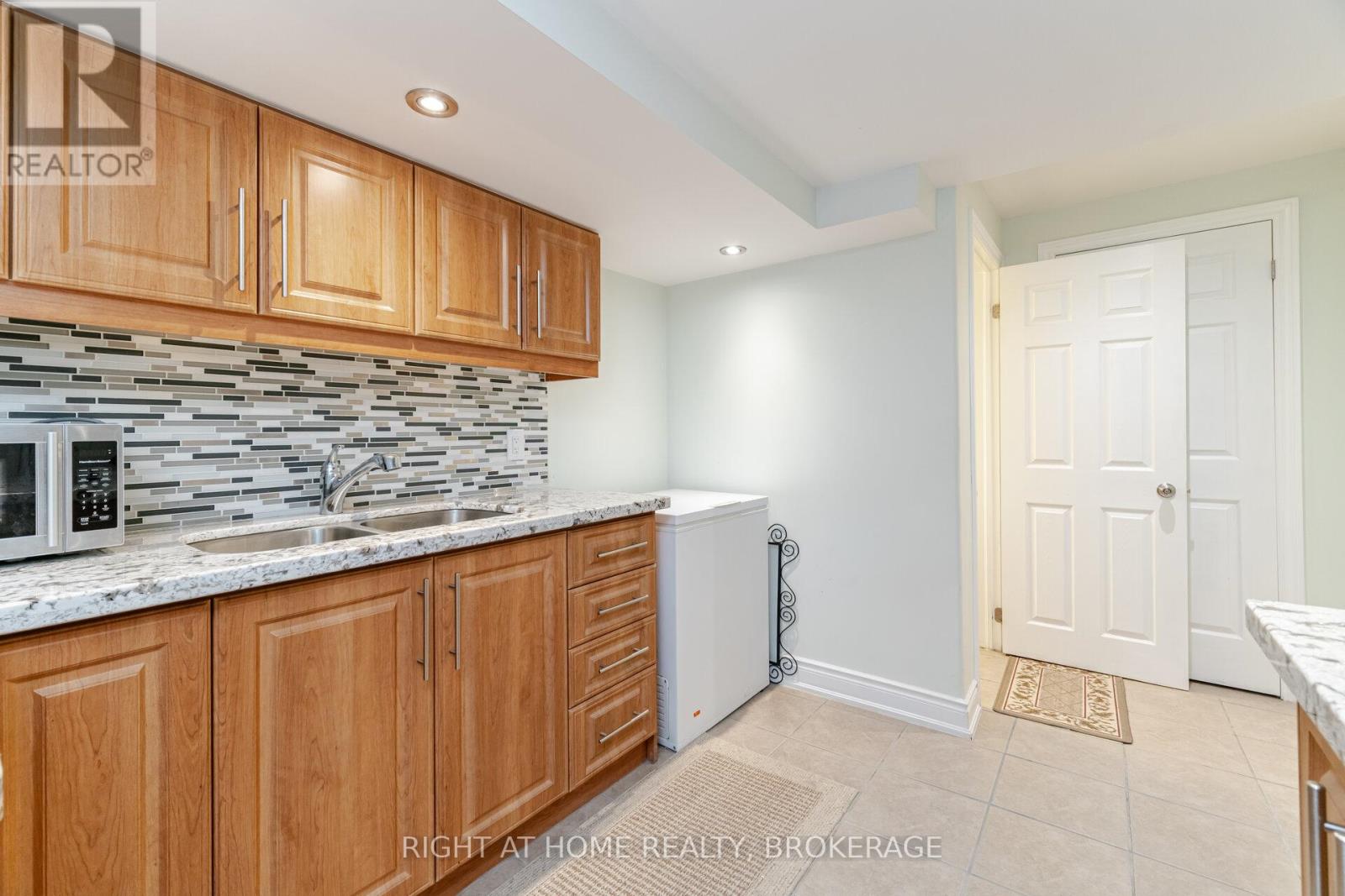 5467 Blue Spruce Avenue, Burlington, Ontario  L7L 7C6 - Photo 37 - W12148306