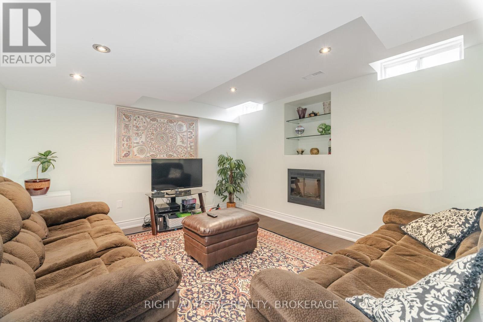 5467 Blue Spruce Avenue, Burlington, Ontario  L7L 7C6 - Photo 40 - W12148306
