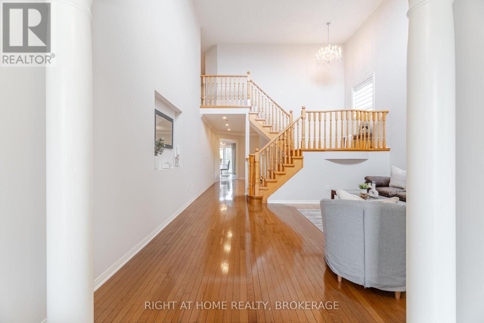 5467 Blue Spruce Avenue, Burlington, Ontario  L7L 7C6 - Photo 6 - W12148306