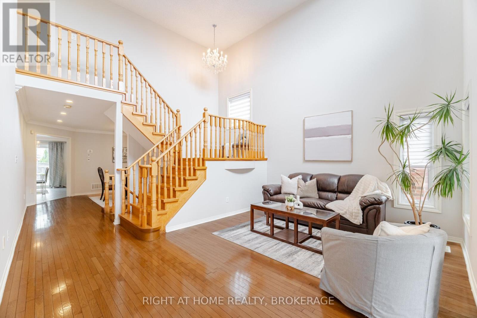 5467 Blue Spruce Avenue, Burlington, Ontario  L7L 7C6 - Photo 9 - W12148306