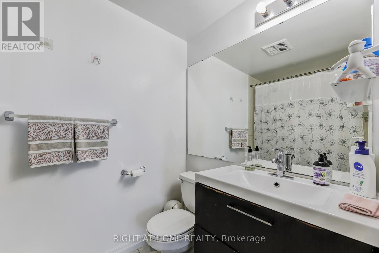 2801 - 3939 Duke Of York Boulevard, Mississauga, Ontario  L5B 4N2 - Photo 14 - W12148346