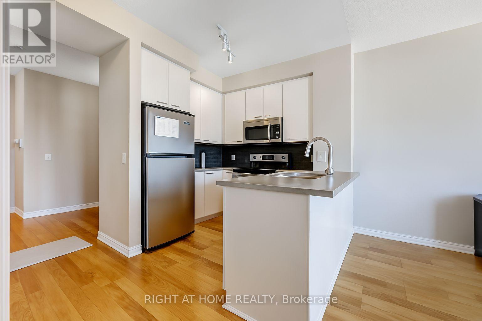 2801 - 3939 Duke Of York Boulevard, Mississauga, Ontario  L5B 4N2 - Photo 8 - W12148346