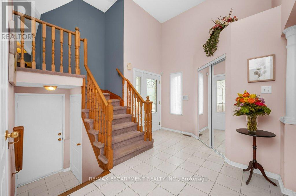 6121 Maple Gate Circle, Mississauga (Lisgar), Ontario  L5N 7B1 - Photo 3 - W12148366