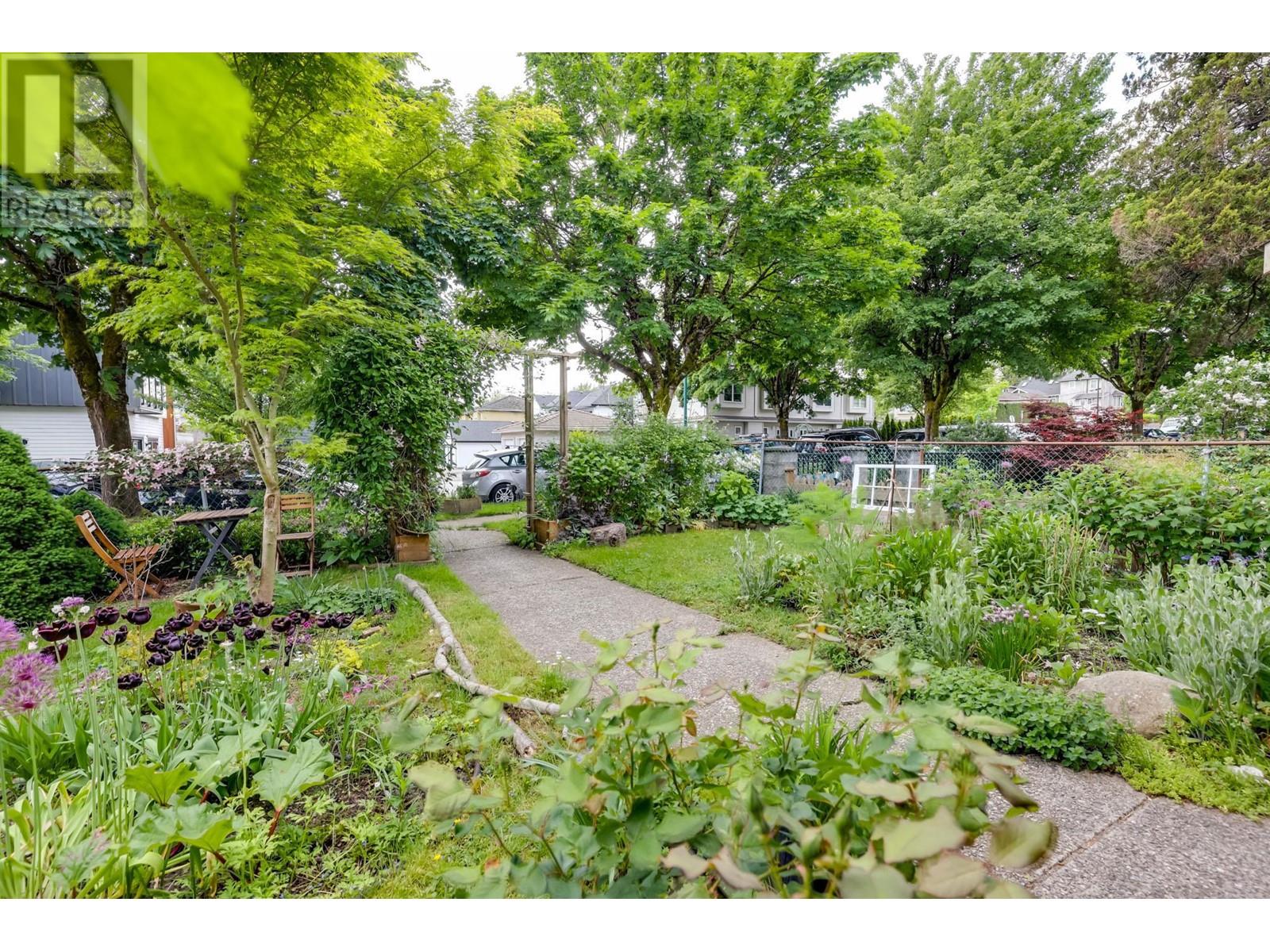 Property at 1405 - 1403 E 14TH AVENUE image 2