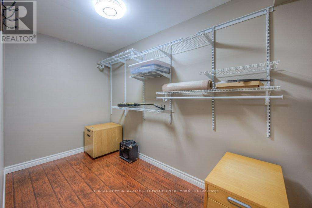 1 Melissa Court, North Dumfries, Ontario  N0B 1E0 - Photo 36 - X12148270